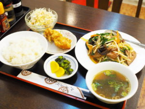 香港風中華料理・好再来のサービス定食(ニラレバー定食)の値段