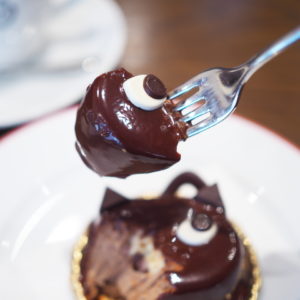 シャ・ノワールはチョコレートクリームとチョコムースのチョコケーキ