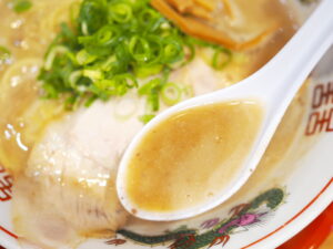 中華そば・丸っ子のこってりのスープ