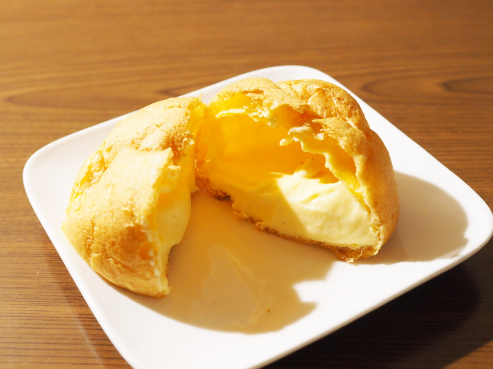 銀座コージーコーナーのジャンボシュークリーム・瀬戸内レモン